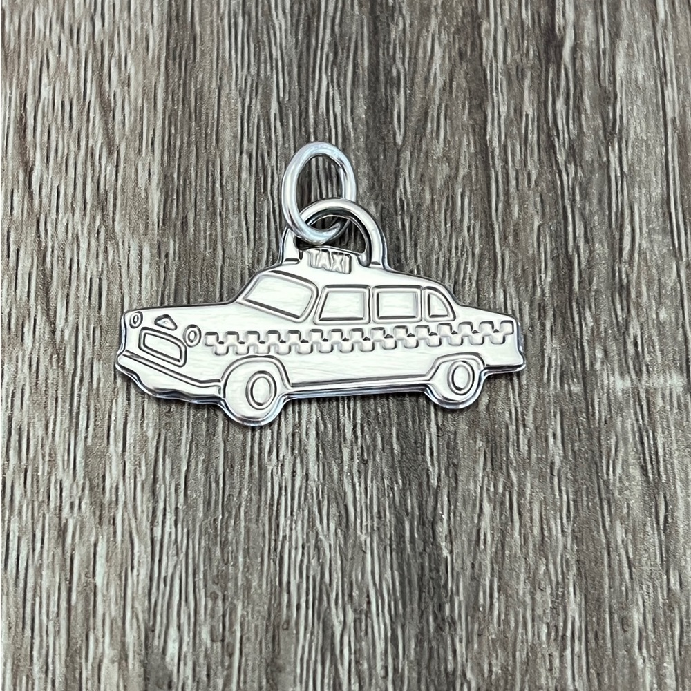 Taxi charm‎
